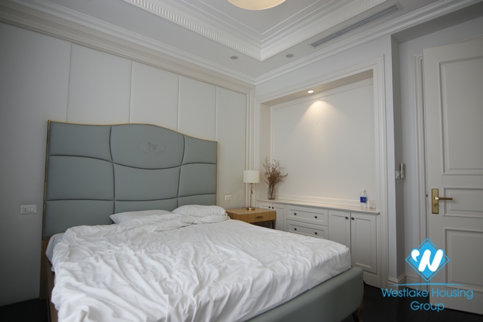 Adjacent villa for rent, equipped with modern furniture for rent in Vinhome Harmony Long Bien